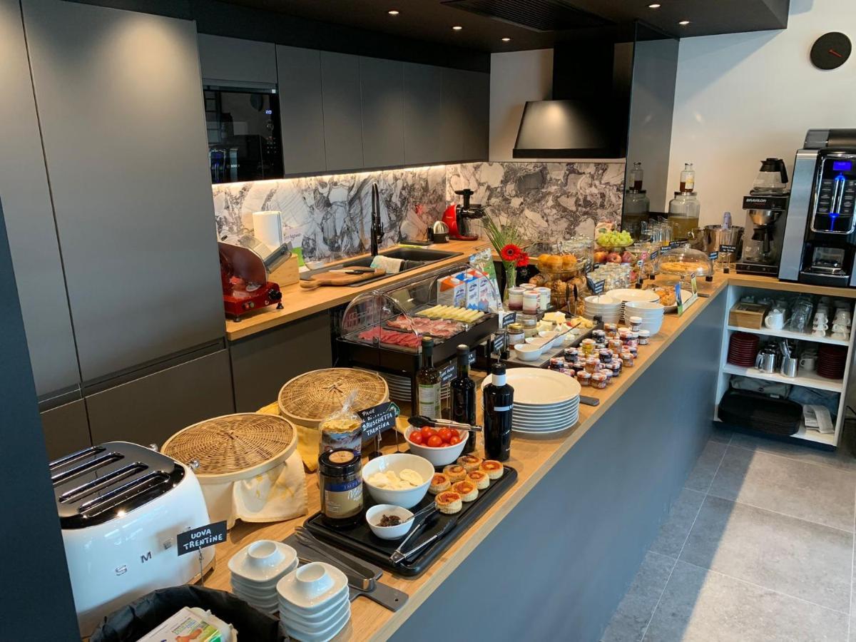Visioni Lake View Boutique Rooms & Breakfast - Adults Friendly Riva del Garda Exteriör bild