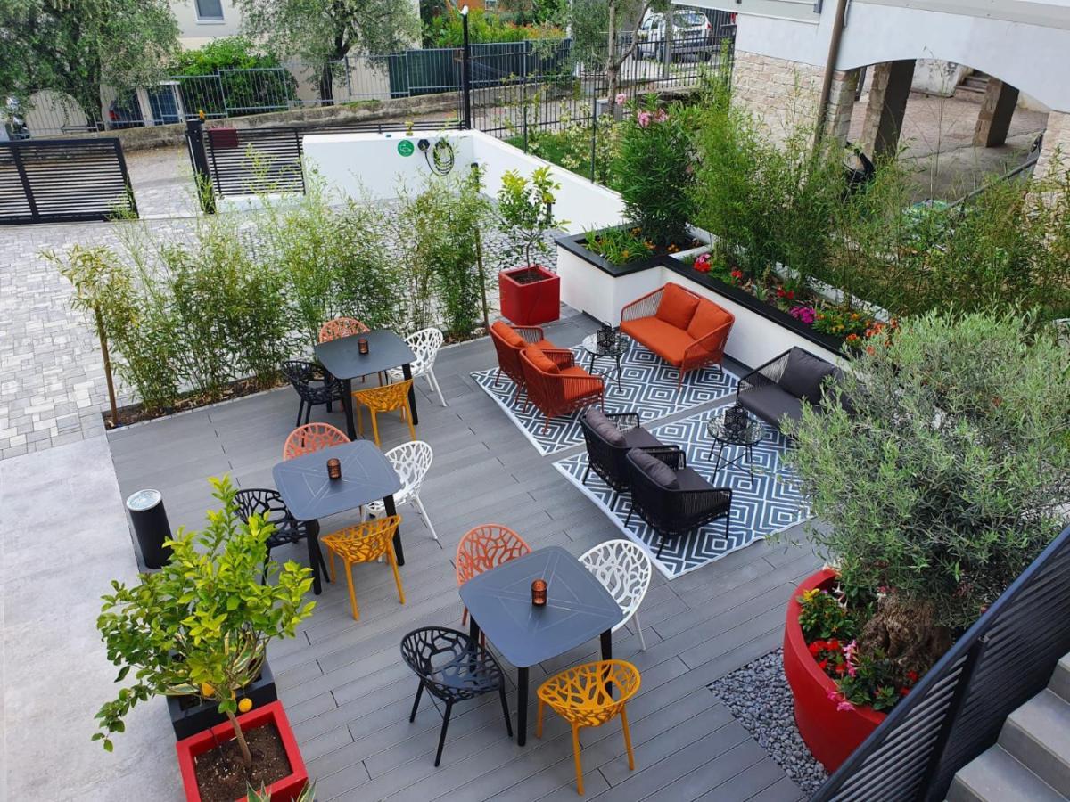 Visioni Lake View Boutique Rooms & Breakfast - Adults Friendly Riva del Garda Exteriör bild