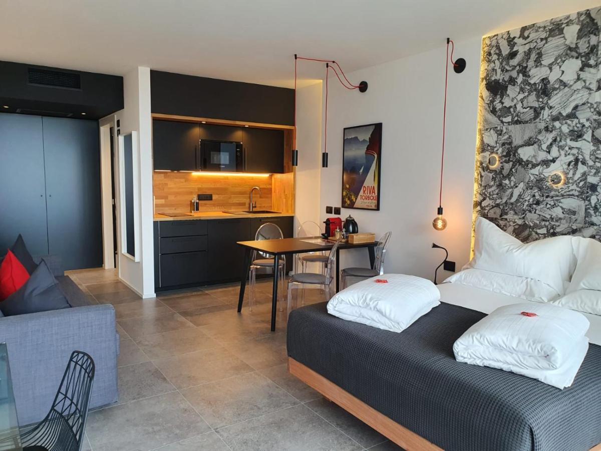 Visioni Lake View Boutique Rooms & Breakfast - Adults Friendly Riva del Garda Exteriör bild