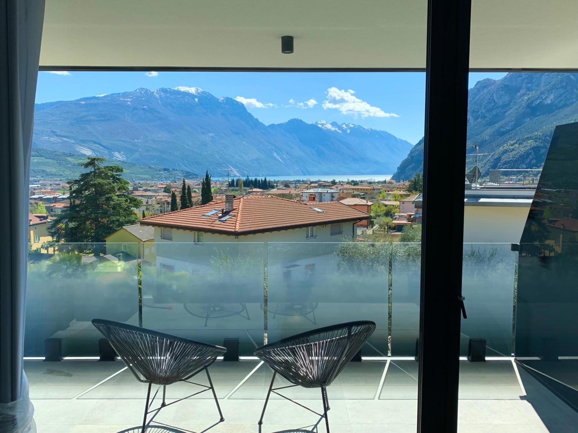 Visioni Lake View Boutique Rooms & Breakfast - Adults Friendly Riva del Garda Exteriör bild